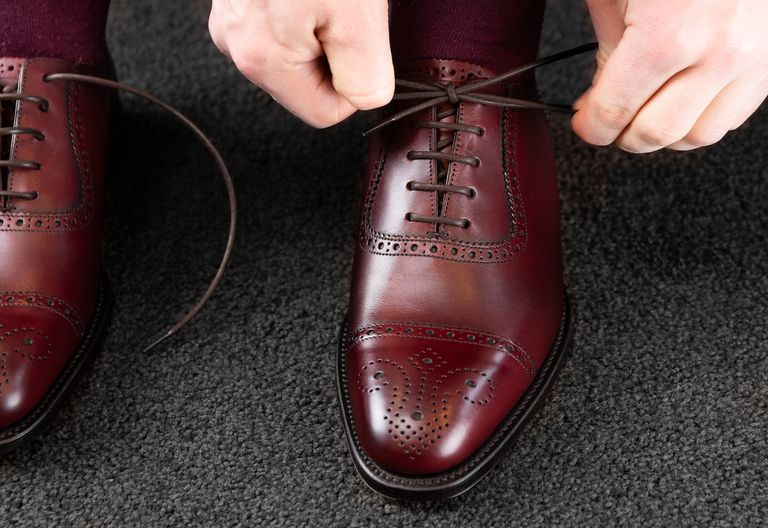 كيفية اختيار أفضل الأحذية الرجالية الأنيقة والمريحة
